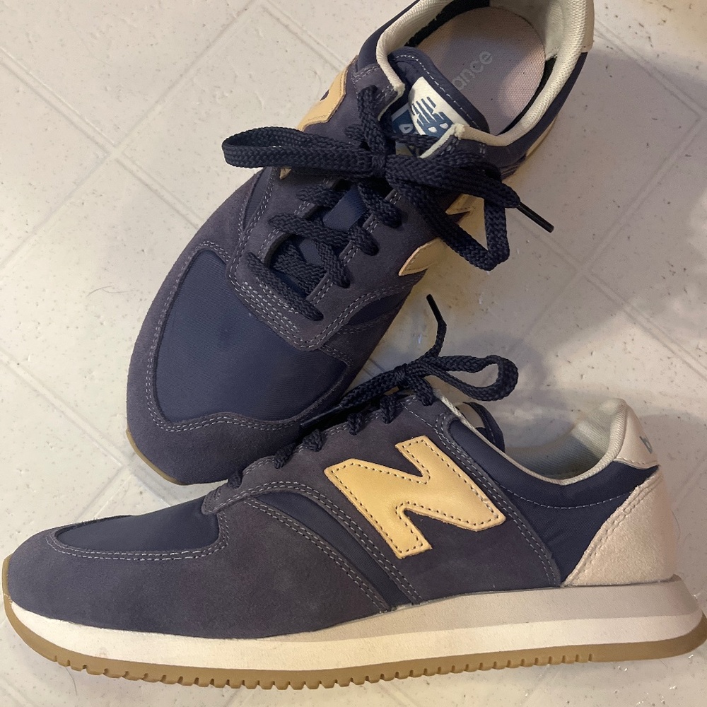 New Balance 420 shoes